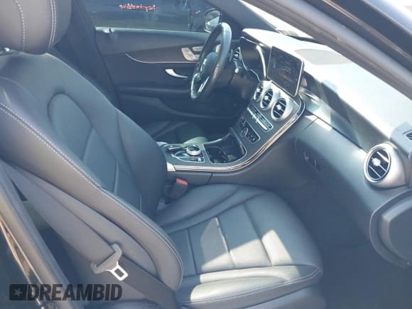 ✅ 2021 Mercedes-Benz C 300 • VIN: W1KWF8EB1MR612586 • Lot: 42677062. Wystawiony na IAAI z przebiegiem 35 240 mil. Bezpłatny archiwum sprzedaży aukcyjnych z USA i szczegółowy raport historii pojazdu na DreamBid. Zdjęcie 5.