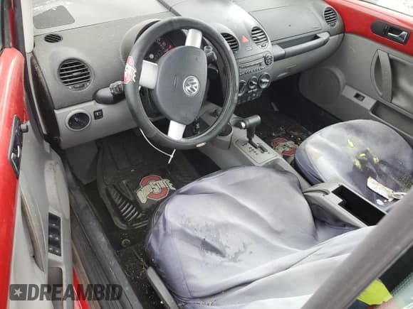 ✅ 2005 Volkswagen Beetle GLS • VIN: 3VWCD31Y95M364619 • Lot: 57945415. Listed on Copart with 94,978 mi. Free auction sales archive from the USA and detailed vehicle history report at DreamBid. Image 8.