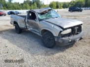 ✅ 2003 Chevrolet S-10 LS • VIN: 1GCCS14H238276411 • Lot: 82161405. Wystawiony na Copart z przebiegiem 245 947 mil. Bezpłatny archiwum sprzedaży aukcyjnych z USA i szczegółowy raport historii pojazdu na DreamBid. Zdjęcie 4.