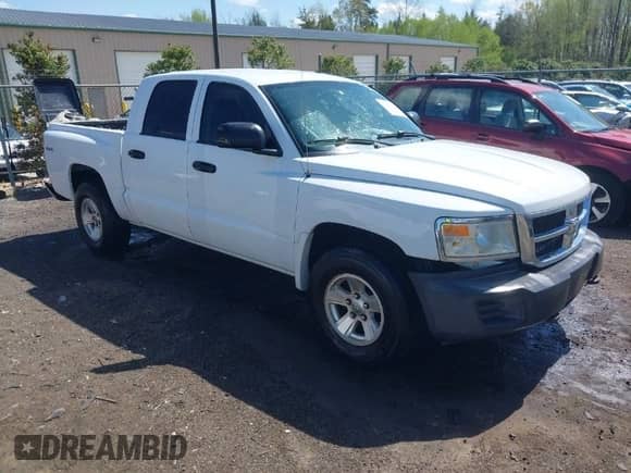 2008 Dodge Dakota z VIN 1D3HW38N38S581620, wystawiony jako IAAI lot #41961741 z przebiegiem 133 760 mil mil oraz . Historia ofert i sprzedaży dostępna na DreamBid. Obrazek 1.