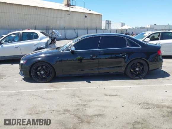 ✅ 2012 Audi S4 Prestige • VIN: WAUKGAFL1CA098575 • Lot: 42882483. Wystawiony na IAAI z przebiegiem 171 097 mil. Bezpłatny archiwum sprzedaży aukcyjnych z USA i szczegółowy raport historii pojazdu na DreamBid. Zdjęcie 14.