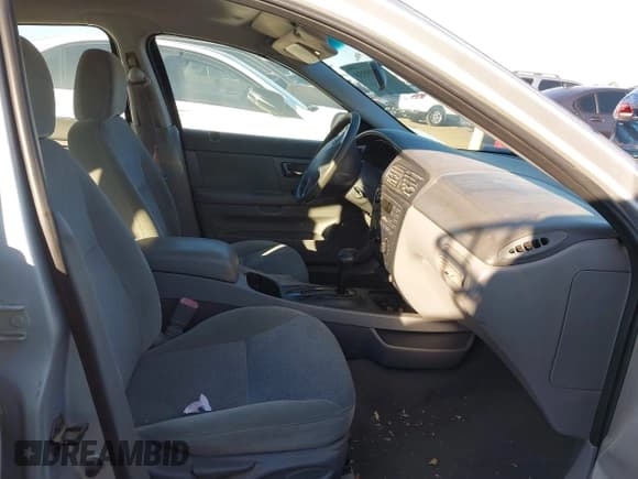 ✅ 2000 Ford Taurus SES • VIN: 1FAFP55S5YA139047 • Lot: 43899558. Wystawiony na IAAI z przebiegiem 125 218 mil. Bezpłatny archiwum sprzedaży aukcyjnych z USA i szczegółowy raport historii pojazdu na DreamBid. Zdjęcie 5.