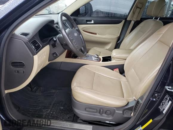 2012 Hyundai Genesis 3.8L z VIN KMHGC4DD2CU208190, wystawiony jako Copart lot #78205384 z przebiegiem 241 559 mil mil oraz Szkoda całkowita • Salvage title. Historia ofert i sprzedaży dostępna na DreamBid. Obrazek 7.