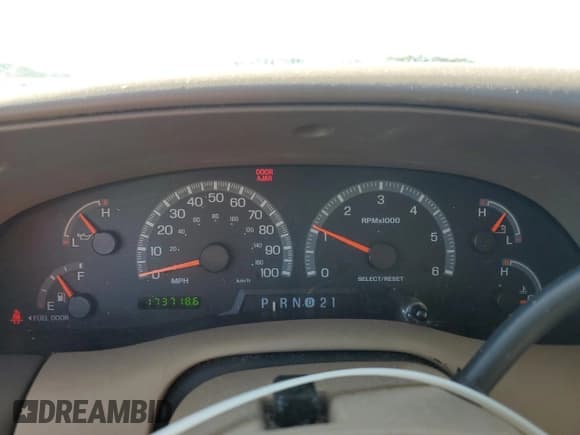 ✅ 1999 Ford Expedition XLT • VIN: 1FMPU18L3XLC28151 • Lot: 91291375. Wystawiony na Copart z przebiegiem 173 718 mil. Bezpłatny archiwum sprzedaży aukcyjnych z USA i szczegółowy raport historii pojazdu na DreamBid. Zdjęcie 9.