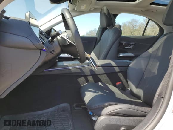 ✅ 2025 Mercedes-Benz E 350 • VIN: W1KLF4HBXSA115328 • Lot: 65376955. Listed on Copart with 3,034 mi. Free auction sales archive from the USA and detailed vehicle history report at DreamBid. Image 7.