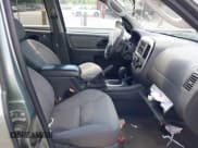 ✅ 2006 Ford Escape XLT • VIN: 1FMYU93156KB79094 • Lot: 42240986. Wystawiony na IAAI z przebiegiem 201 966 mil. Bezpłatny archiwum sprzedaży aukcyjnych z USA i szczegółowy raport historii pojazdu na DreamBid. Zdjęcie 5.