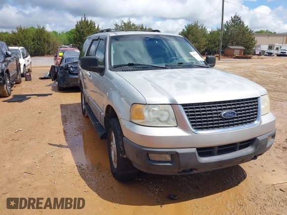 ✅ 2005 Ford Expedition Special Service • VIN: 1FMPU16515LA13255 • Lot: 42010630. Listed on IAAI with 210,101 mi. Free auction sales archive from the USA and detailed vehicle history report at DreamBid. Image 1.
