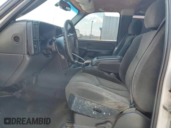 2005 Chevrolet Silverado 2500HD LS with VIN 1GCHK29UX5E139285, listed as a Copart auction lot 80985595 with 431,404 mi miles and Salvage title. Bid and sale history available at DreamBid. Image 7.