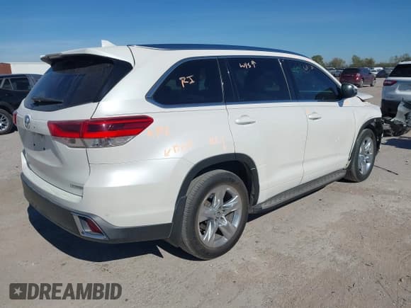 ✅ 2018 Toyota Highlander Limited • VIN: 5TDYZRFH0JS281323 • Lot: 43661547. Wystawiony na IAAI z przebiegiem 175 260 mil. Bezpłatny archiwum sprzedaży aukcyjnych z USA i szczegółowy raport historii pojazdu na DreamBid. Zdjęcie 4.