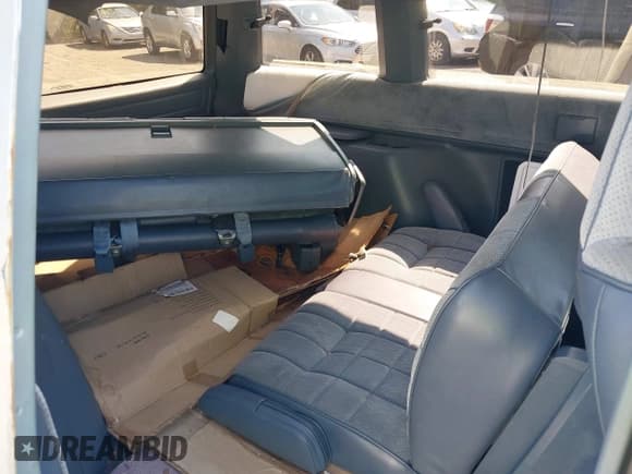 ✅ 1988 Plymouth Voyager • VIN: 2P4FH4135JR718133 • Lot: 42854450. Wystawiony na IAAI z przebiegiem 121 745 mil. Bezpłatny archiwum sprzedaży aukcyjnych z USA i szczegółowy raport historii pojazdu na DreamBid. Zdjęcie 8.