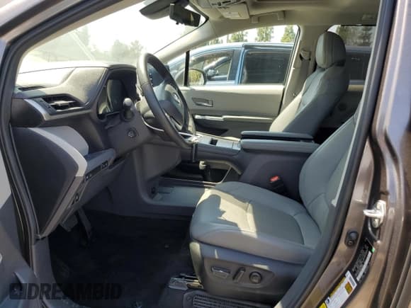 ✅ 2024 Toyota Sienna Limited • VIN: 5TDZSKFC2RS142035 • Lot: 70368765. Listed on Copart with 71,509 mi. Free auction sales archive from the USA and detailed vehicle history report at DreamBid. Image 7.