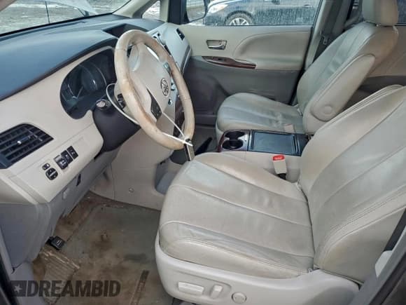 ✅ 2013 Toyota Sienna XLE • VIN: 5TDDK3DC7DS055579 • Лот: 94544765. Опубликован ранее на Copart с пробегом 194 015 миль. Бесплатный доступ к архиву аукционных продаж из США и подробный отчёт об истории автомобиля на DreamBid. Изображение 7.