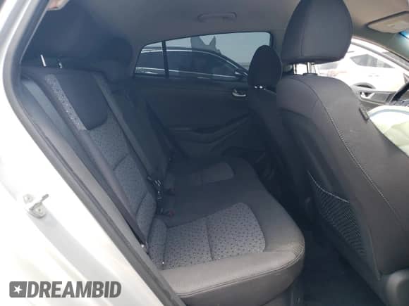 2018 Hyundai Ioniq SEL z VIN KMHC75LCXJU103251, wystawiony jako Copart lot #55672374 z przebiegiem 62 676 mil mil oraz Szkoda całkowita • Salvage title. Historia ofert i sprzedaży dostępna na DreamBid. Obrazek 10.