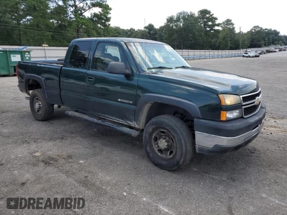 ✅ 2006 Chevrolet Silverado 2500HD Work Truck • VIN: 1GCHK29UX6E241591 • Lot: 68524904. Wystawiony na Copart z przebiegiem 222 895 mil. Bezpłatny archiwum sprzedaży aukcyjnych z USA i szczegółowy raport historii pojazdu na DreamBid. Zdjęcie 4.