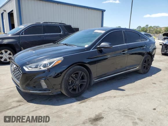 ✅ 2018 Hyundai Sonata Limited • VIN: 5NPE34AF4JH679105 • Lot: 50174123. Listed on Copart with 107,222 mi. Free auction sales archive from the USA and detailed vehicle history report at DreamBid. Image 1.