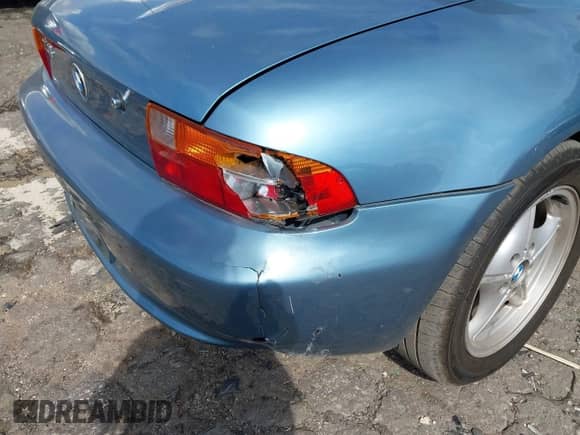 1996 BMW 3 Series Z3 1.9 с VIN 4USCH7326TLB68947, выставлен на аукционе IAAI как лот 43400117 с пробегом 176 150 миль миль и . История ставок и продаж доступна на DreamBid. Изображение 17.