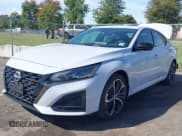 ✅ 2025 Nissan Altima SR • VIN: 1N4BL4CW4SN378793 • Lot: 43345880. Wystawiony na IAAI z przebiegiem 9 890 mil. Bezpłatny archiwum sprzedaży aukcyjnych z USA i szczegółowy raport historii pojazdu na DreamBid. Zdjęcie 17.