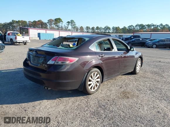 ✅ 2011 Mazda 6 i Touring • VIN: 1YVHZ8CH5B5M08535 • Lot: 43748416. Wystawiony na IAAI z przebiegiem 258 733 mil. Bezpłatny archiwum sprzedaży aukcyjnych z USA i szczegółowy raport historii pojazdu na DreamBid. Zdjęcie 4.