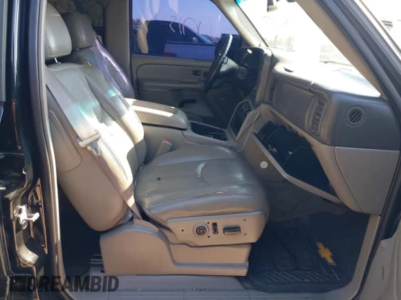 ✅ 2005 Chevrolet Suburban Z71 • VIN: 3GNFK16Z25G208049 • Lot: 43455756. Listed on IAAI with 245,613 mi. Free auction sales archive from the USA and detailed vehicle history report at DreamBid. Image 5.