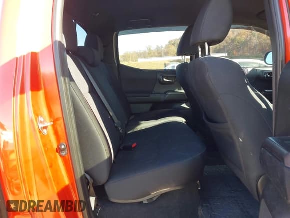 ✅ 2018 Toyota Tacoma TRD Sport • VIN: 3TMAZ5CN9JM060159 • Lot: 43674984. Listed on IAAI with 70,613 mi. Free auction sales archive from the USA and detailed vehicle history report at DreamBid. Image 8.