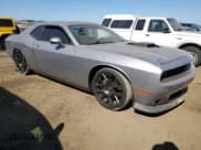 ✅ 2017 Dodge Challenger T/A 392 • VIN: 2C3CDZFJ6HH514646 • Lot: 73401334. Wystawiony na Copart z przebiegiem 63 632 mil. Bezpłatny archiwum sprzedaży aukcyjnych z USA i szczegółowy raport historii pojazdu na DreamBid. Zdjęcie 4.