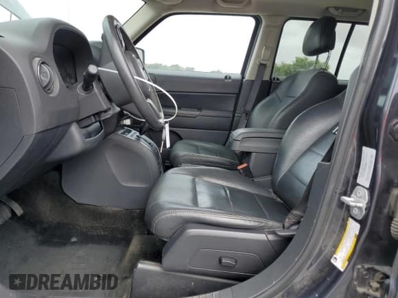 ✅ 2016 Jeep Patriot Latitude • VIN: 1C4NJRFB5GD511142 • Lot: 84433775. Listed on Copart with 115,800 mi. Free auction sales archive from the USA and detailed vehicle history report at DreamBid. Image 7.