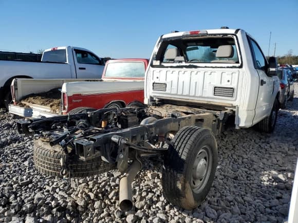 ✅ 2022 Ford F-250 XL • VIN: 1FTBF2A67NEE94941 • Lot: 75440464. Wystawiony na Copart z przebiegiem Nie podano. Bezpłatny archiwum sprzedaży aukcyjnych z USA i szczegółowy raport historii pojazdu na DreamBid. Zdjęcie 3.