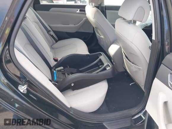 2017 Hyundai Sonata 2.4L с VIN 5NPE24AFXHH455155, выставлен на аукционе IAAI как лот 43333274 с пробегом 96 672 миль миль и . История ставок и продаж доступна на DreamBid. Изображение 8.