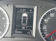 ✅ 2017 Volkswagen Tiguan S • VIN: WVGBV7AX7HK000183 • Lot: 43803104. Wystawiony na IAAI z przebiegiem 94 265 mil. Bezpłatny archiwum sprzedaży aukcyjnych z USA i szczegółowy raport historii pojazdu na DreamBid. Zdjęcie 15.