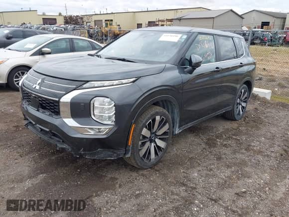 2025 Mitsubishi Outlander SE с VIN JA4J4VA85SZ016343, выставлен на аукционе IAAI как лот 43576196 с пробегом 8 608 миль миль и . История ставок и продаж доступна на DreamBid. Изображение 2.