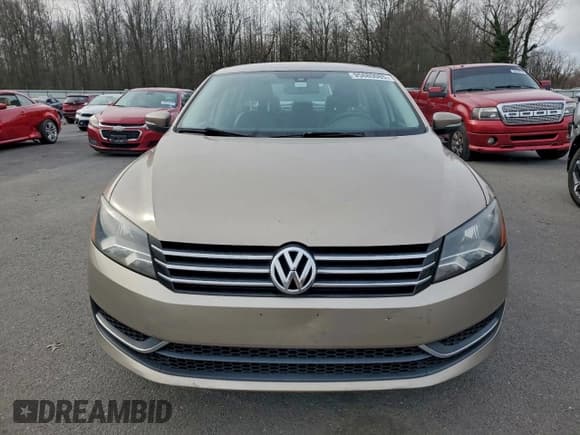 ✅ 2015 Volkswagen Passat S • VIN: 1VWAT7A38FC029134 • Lot: 95880085. Listed on Copart with 202,779 mi. Free auction sales archive from the USA and detailed vehicle history report at DreamBid. Image 5.