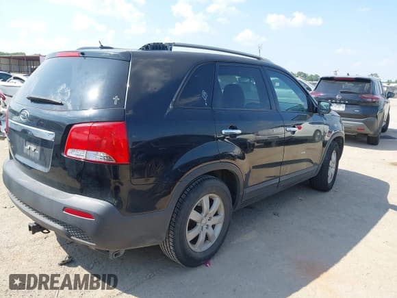 ✅ 2013 Kia Sorento LX • VIN: 5XYKT4A27DG338308 • Лот: 43229458. Опубликован ранее на IAAI с пробегом 295 048 миль. Бесплатный доступ к архиву аукционных продаж из США и подробный отчёт об истории автомобиля на DreamBid. Изображение 4.