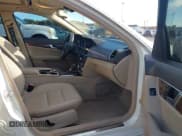 ✅ 2012 Mercedes-Benz C 300 Sport • VIN: WDDGF8BB0CR225339 • Lot: 43499047. Wystawiony na IAAI z przebiegiem 66 284 mil. Bezpłatny archiwum sprzedaży aukcyjnych z USA i szczegółowy raport historii pojazdu na DreamBid. Zdjęcie 5.