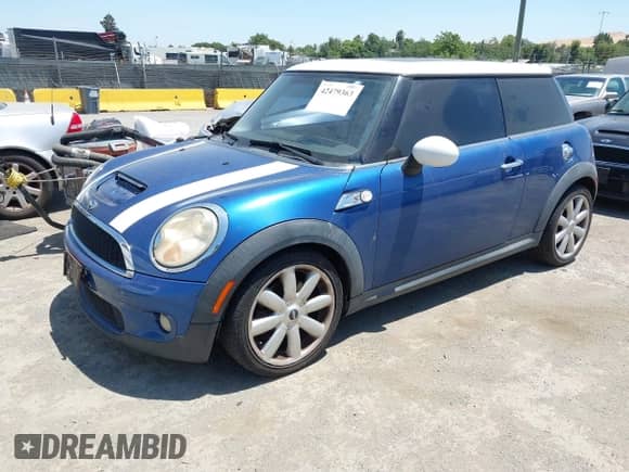 2009 MINI Hardtop S with VIN WMWMF73539TW83496, listed as a IAAI auction lot 42479363 with 148,079 mi miles and . Bid and sale history available at DreamBid. Image 2.