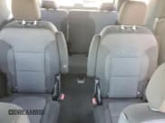 ✅ 2023 Chevrolet Traverse LT Cloth • VIN: 1GNEVGKWXPJ290728 • Lot: 70272255. Wystawiony na Copart z przebiegiem 27 531 mil. Bezpłatny archiwum sprzedaży aukcyjnych z USA i szczegółowy raport historii pojazdu na DreamBid. Zdjęcie 10.