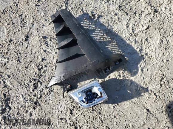 ✅ 2019 Chevrolet Silverado 1500 LTZ • VIN: 1GCPWEEDXKZ196517 • Lot: 81624974. Wystawiony na Copart z przebiegiem 59 903 mil. Bezpłatny archiwum sprzedaży aukcyjnych z USA i szczegółowy raport historii pojazdu na DreamBid. Zdjęcie 12.