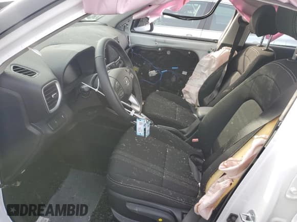 ✅ 2024 Hyundai Venue SEL • VIN: KMHRC8A34RU327797 • Lot: 77614704. Listed on Copart with 1,155 mi. Free auction sales archive from the USA and detailed vehicle history report at DreamBid. Image 7.