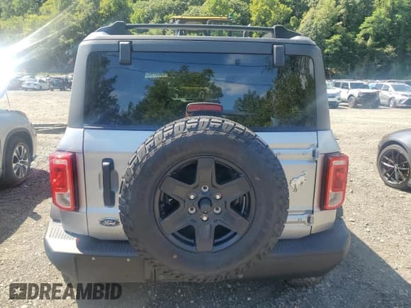 ✅ 2024 Ford Bronco Black Diamond • VIN: 1FMDE1AH6RLA92185 • Лот: 90889755. Опубликован ранее на Copart с пробегом 2 927 миль. Бесплатный доступ к архиву аукционных продаж из США и подробный отчёт об истории автомобиля на DreamBid. Изображение 6.