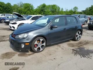 ✅ 2012 Volkswagen Golf GTI w/Conv & Sunroof PZEV • VIN: WVWHD7AJ4CW252293 • Lot: 58895995. Wystawiony na Copart z przebiegiem 116 819 mil. Bezpłatny archiwum sprzedaży aukcyjnych z USA i szczegółowy raport historii pojazdu na DreamBid. Zdjęcie 1.