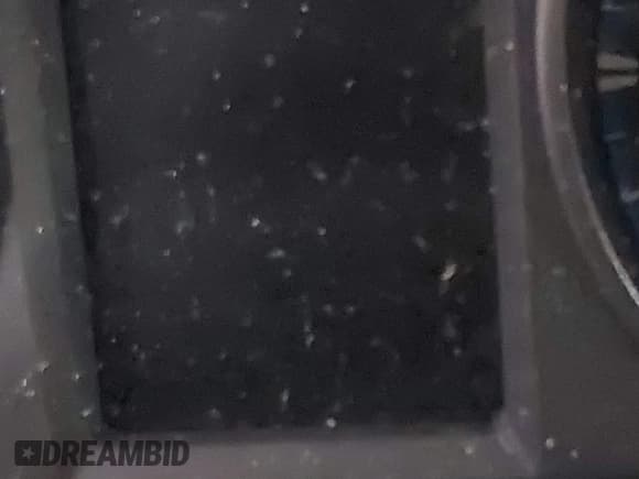 ✅ 2017 Toyota RAV4 LE • VIN: 2T3BFREV2HW638757 • Lot: 41639649. Wystawiony na IAAI z przebiegiem Nie podano. Bezpłatny archiwum sprzedaży aukcyjnych z USA i szczegółowy raport historii pojazdu na DreamBid. Zdjęcie 16.