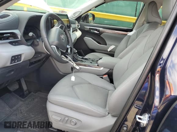 ✅ 2024 Toyota Highlander Hybrid Platinum • VIN: 5TDEBRCH6RS643405 • Лот: 70586345. Опубликован ранее на Copart с пробегом 46 618 миль. Бесплатный доступ к архиву аукционных продаж из США и подробный отчёт об истории автомобиля на DreamBid. Изображение 7.