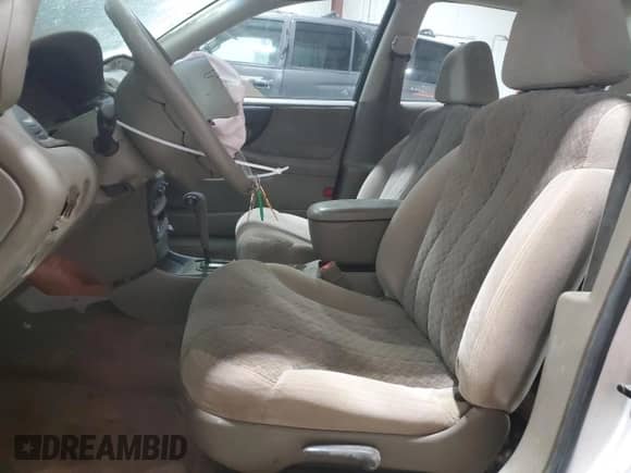 2000 Chevrolet Malibu z VIN 1G1ND52J7Y6273385, wystawiony jako Copart lot #86611774 z przebiegiem 178 236 mil mil oraz Czysty tytuł • Clean title. Historia ofert i sprzedaży dostępna na DreamBid. Obrazek 7.