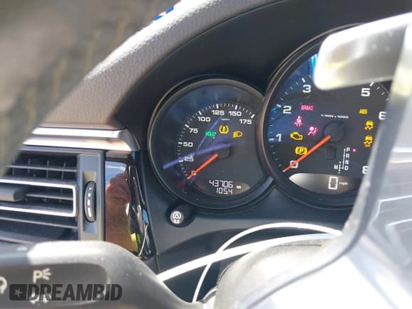 ✅ 2020 Porsche Macan • VIN: WP1AA2A51LLB08782 • Lot: 42395095. Wystawiony na IAAI z przebiegiem 43 706 mil. Bezpłatny archiwum sprzedaży aukcyjnych z USA i szczegółowy raport historii pojazdu na DreamBid. Zdjęcie 7.