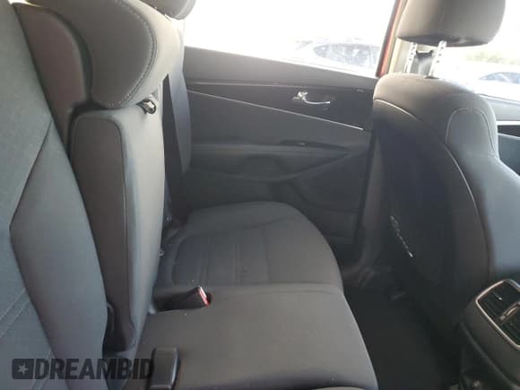 ✅ 2020 Kia Sorento LX • VIN: 5XYPG4A31LG665000 • Lot: 86433985. Listed on Copart with 52,864 mi. Free auction sales archive from the USA and detailed vehicle history report at DreamBid. Image 11.