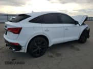 ✅ 2023 Audi SQ5 Sportback Premium Plus • VIN: WA124AFY1P2038636 • Лот: 43578025. Опубликован ранее на Copart с пробегом 27 257 миль. Бесплатный доступ к архиву аукционных продаж из США и подробный отчёт об истории автомобиля на DreamBid. Изображение 3.