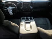 ✅ 2019 Chevrolet Silverado 1500 Custom Trail Boss • VIN: 3GCPYCEF6KG274193 • Lot: 67836535. Wystawiony na Copart z przebiegiem 157 553 mil. Bezpłatny archiwum sprzedaży aukcyjnych z USA i szczegółowy raport historii pojazdu na DreamBid. Zdjęcie 8.