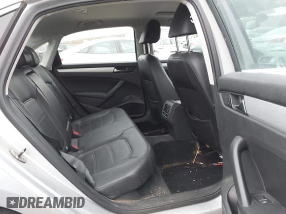 ✅ 2013 Volkswagen Passat SE • VIN: 1VWBP7A33DC121354 • Лот: 43571150. Опубликован ранее на IAAI с пробегом 109 752 миль. Бесплатный доступ к архиву аукционных продаж из США и подробный отчёт об истории автомобиля на DreamBid. Изображение 8.