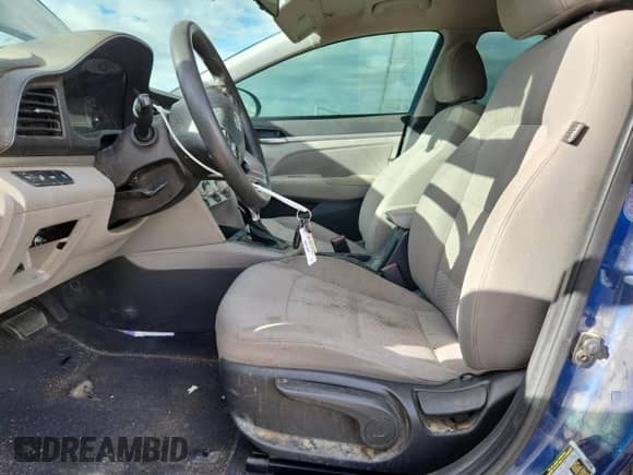 ✅ 2019 Hyundai Elantra SEL • VIN: 5NPD84LF2KH435514 • Лот: 81142185. Опубликован ранее на Copart с пробегом 106 215 миль. Бесплатный доступ к архиву аукционных продаж из США и подробный отчёт об истории автомобиля на DreamBid. Изображение 7.
