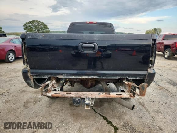 ✅ 2001 Chevrolet Silverado 2500HD • VIN: 1GCHK23121F208814 • Lot: 81619255. Wystawiony na Copart z przebiegiem 198 589 mil. Bezpłatny archiwum sprzedaży aukcyjnych z USA i szczegółowy raport historii pojazdu na DreamBid. Zdjęcie 6.