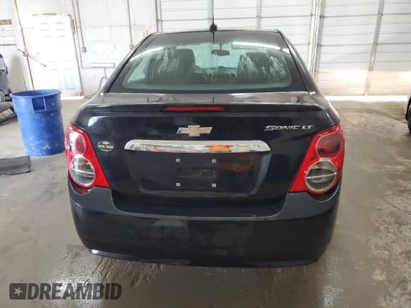 2015 Chevrolet Sonic LT z VIN 1G1JC5SH1F4134053, wystawiony jako Copart lot #66804974 z przebiegiem 38 748 mil mil oraz Szkoda całkowita • Salvage title. Historia ofert i sprzedaży dostępna na DreamBid. Obrazek 6.